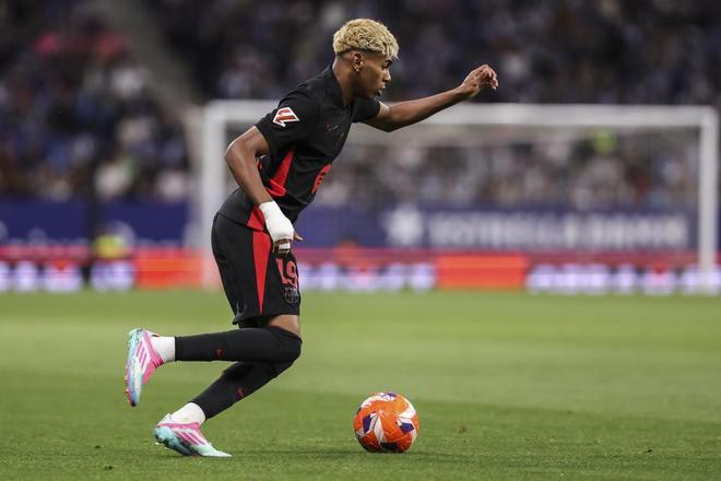 轻松大世界，全英雄免费送！剑与远征：启程全粉丝公测定档8月8日