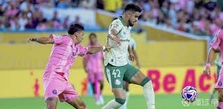 亚特兰大勇士阿库尼亚（Acuña Jr.）在 2024 赛季不幸再次受伤，引发外界对其打法的讨论